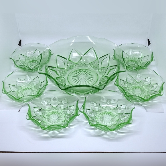 Vtg. Hazel Atlas Uranium Glass Diamond Arches Fruit Bowl With‎ 6 Berry Bowls - Picture 4 of 12